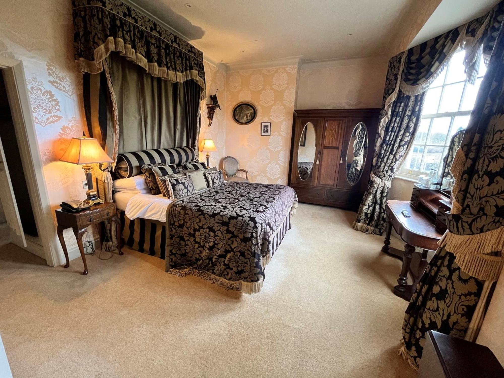 Ye Olde Bell Hotel & Spa Ретфорд Экстерьер фото